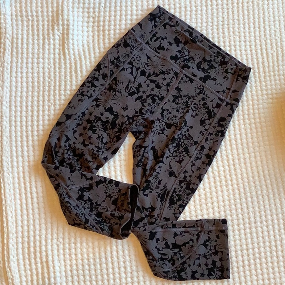 Lululemon In Movement Crops - Picture 5 of 11